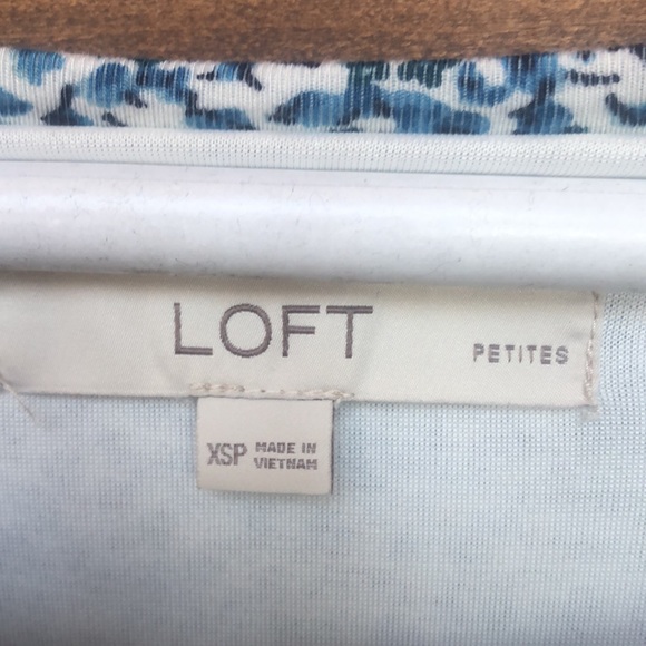 Loft size XSP. Very pretty with cap sleeves and small tie on side of waist. - Picture 2 of 2